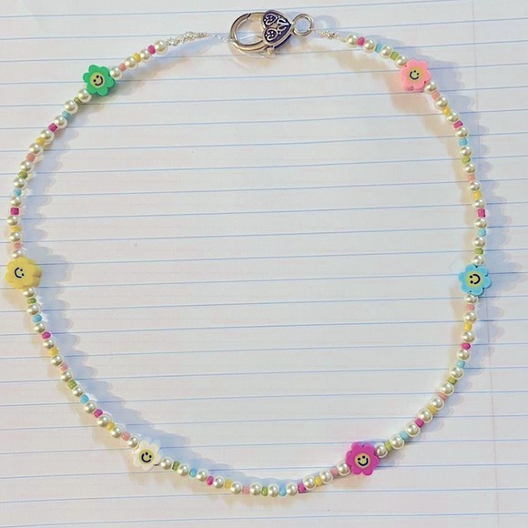 Multi color seed beaded necklace mixed with pearls & smiley flower charms - Picture 2 of 2